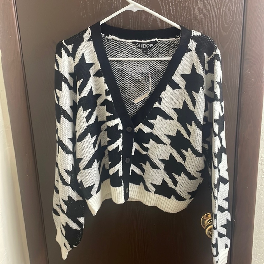 Francesca’s Studio 19 Crop Cardigan